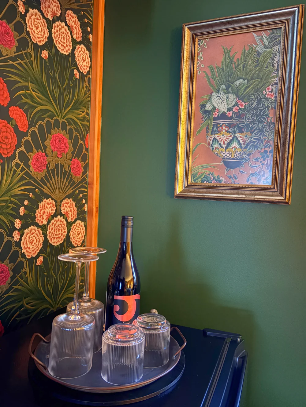 Dos floral wallpaper, artwork and drinks tray