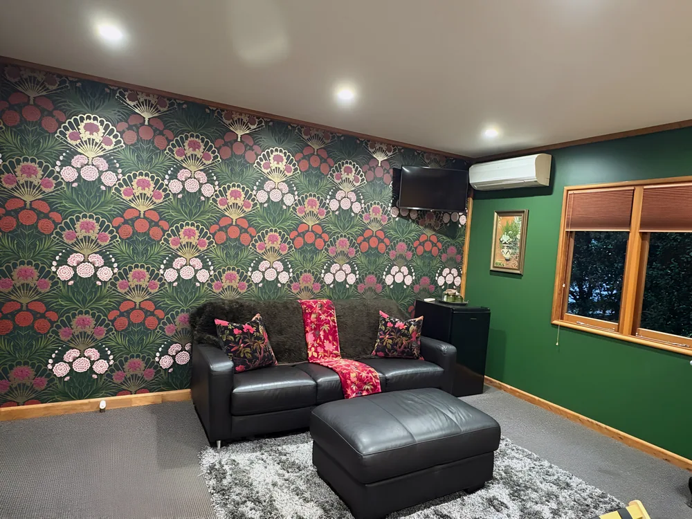 green room wallpaper and decor