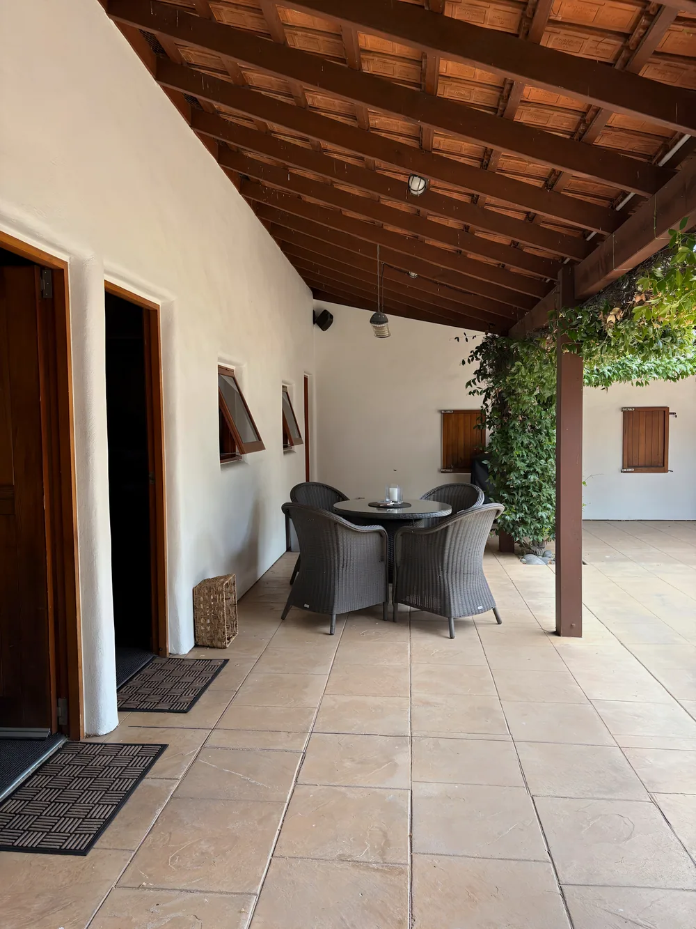 Access outside, through the courtyard